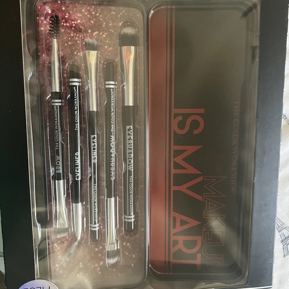 Black and Red Makeup Brush Set